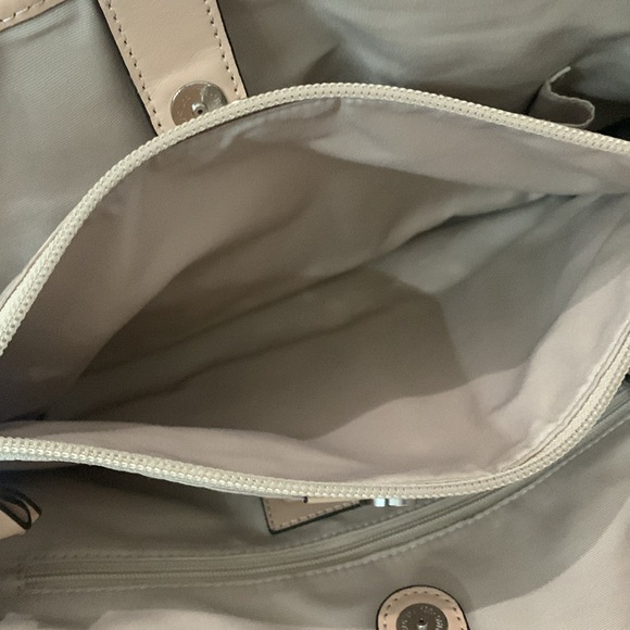 Coach Signature Triple Compartment Shoulder Bag & Charm - Picture 12 of 15